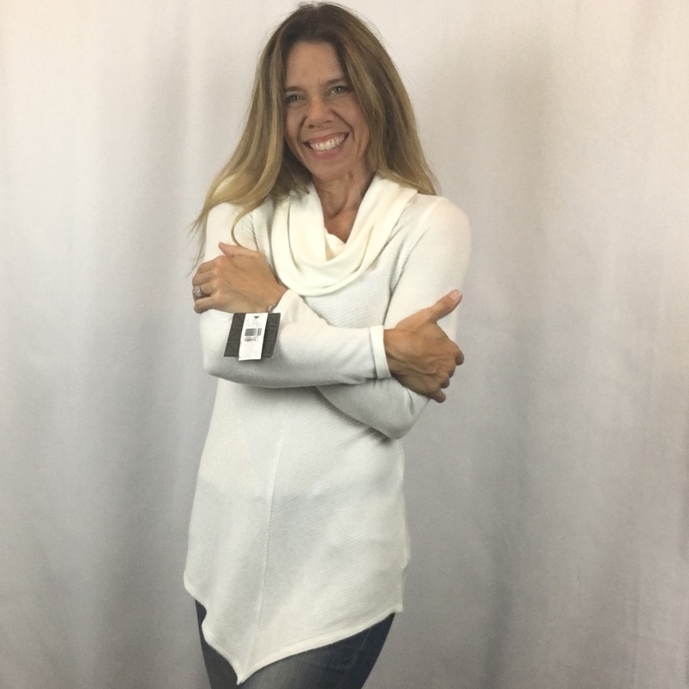 IZ Byer Brand Off white tunic sweater